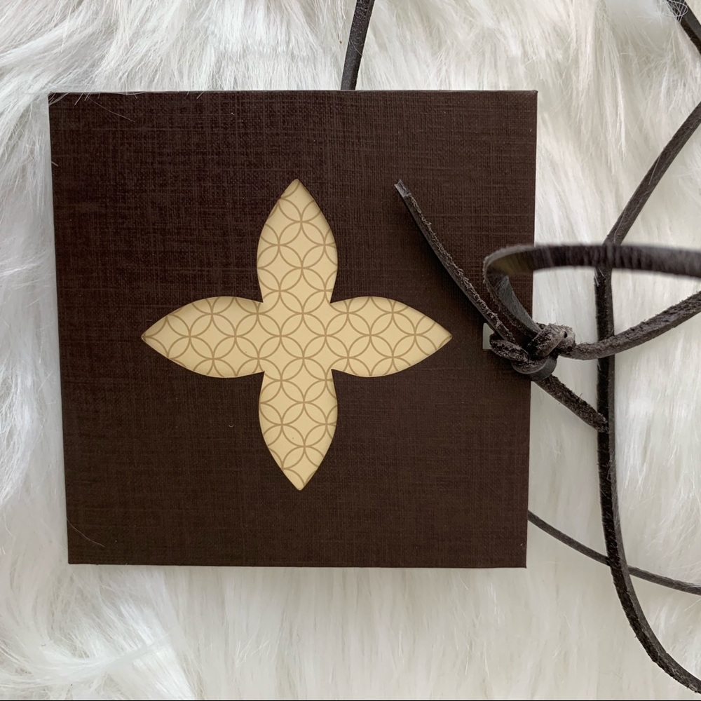 LOUIS VUITTON leather wrap with envelope and card